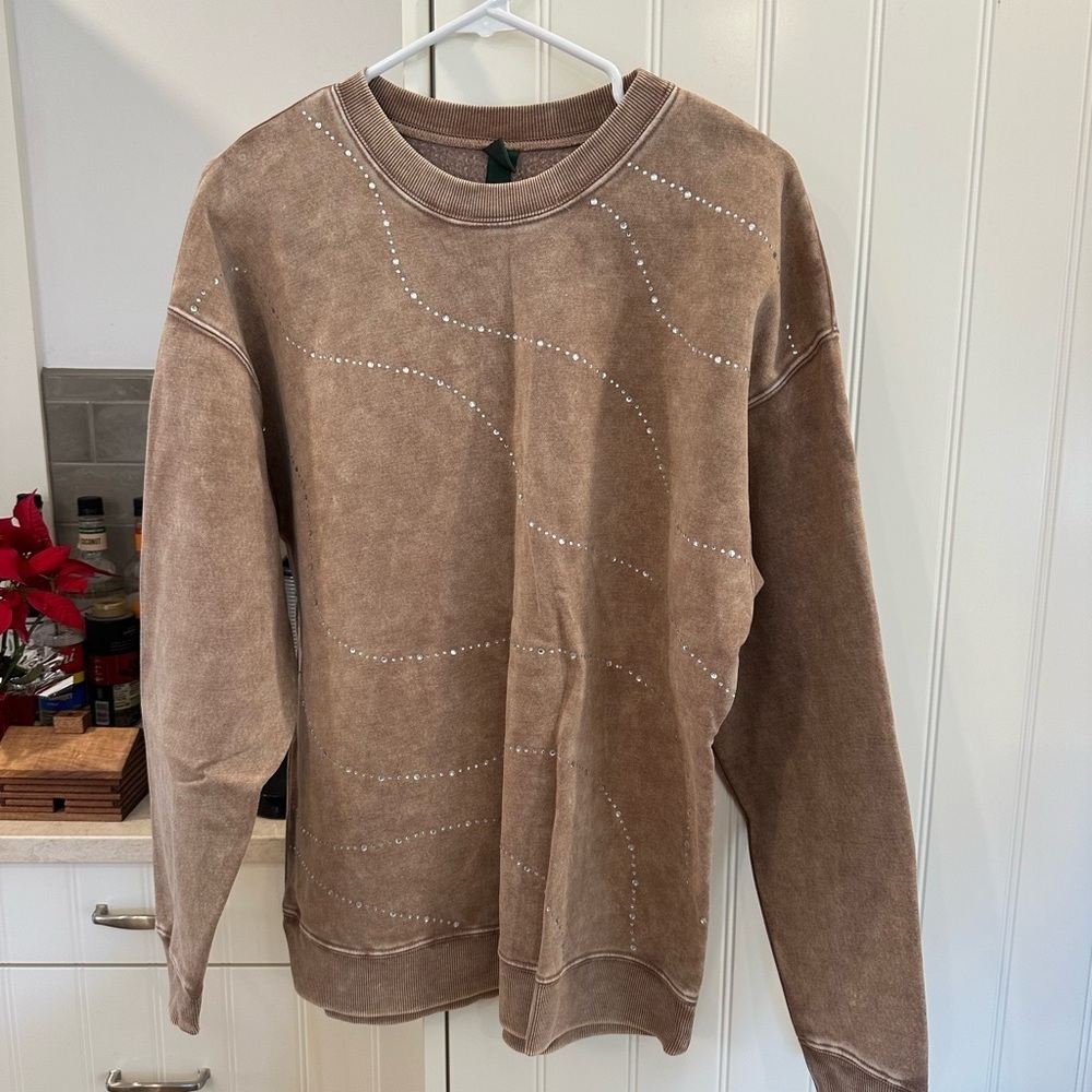 Brown Sweatshirt with Subtle Diamond Design